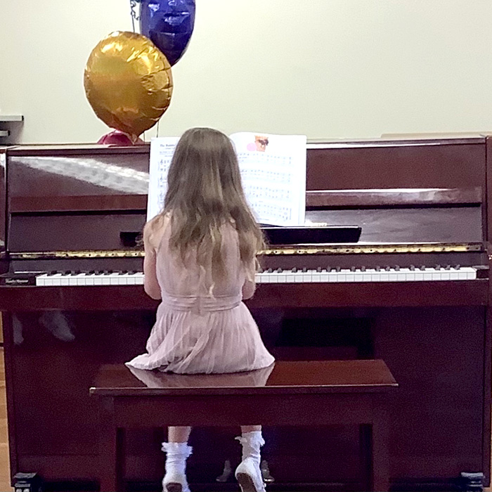 Piano lessons for children in Lingfield